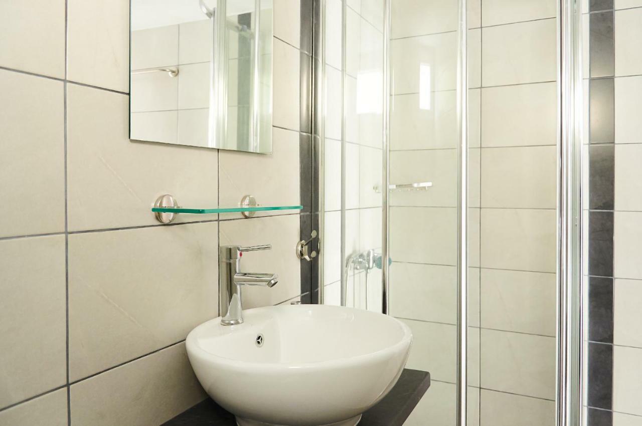 Spacious Apartment-600M From The Subway Atenas Exterior foto